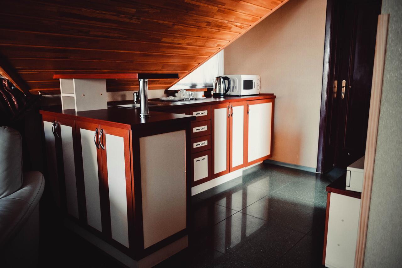 Tri Dorogi Hotel Lviv Kültér fotó