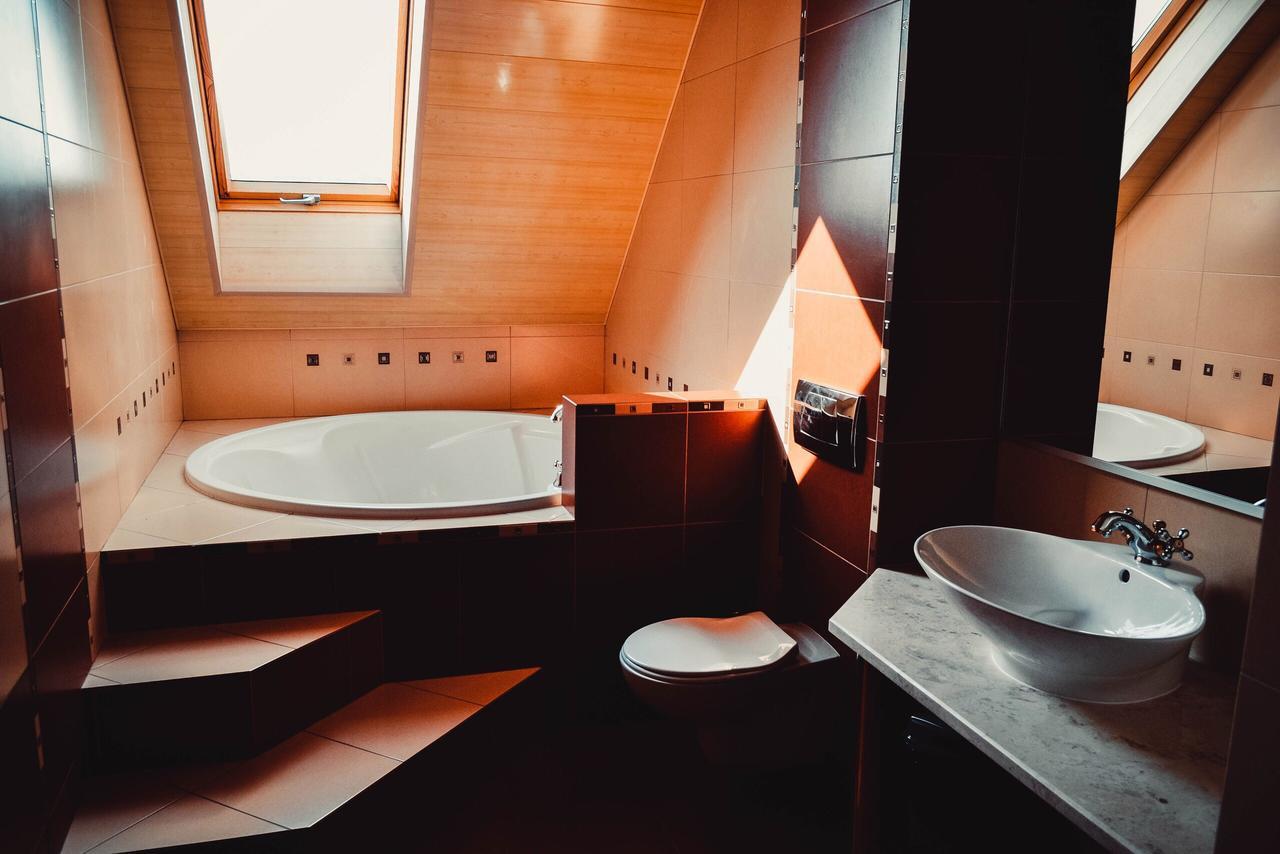 Tri Dorogi Hotel Lviv Kültér fotó