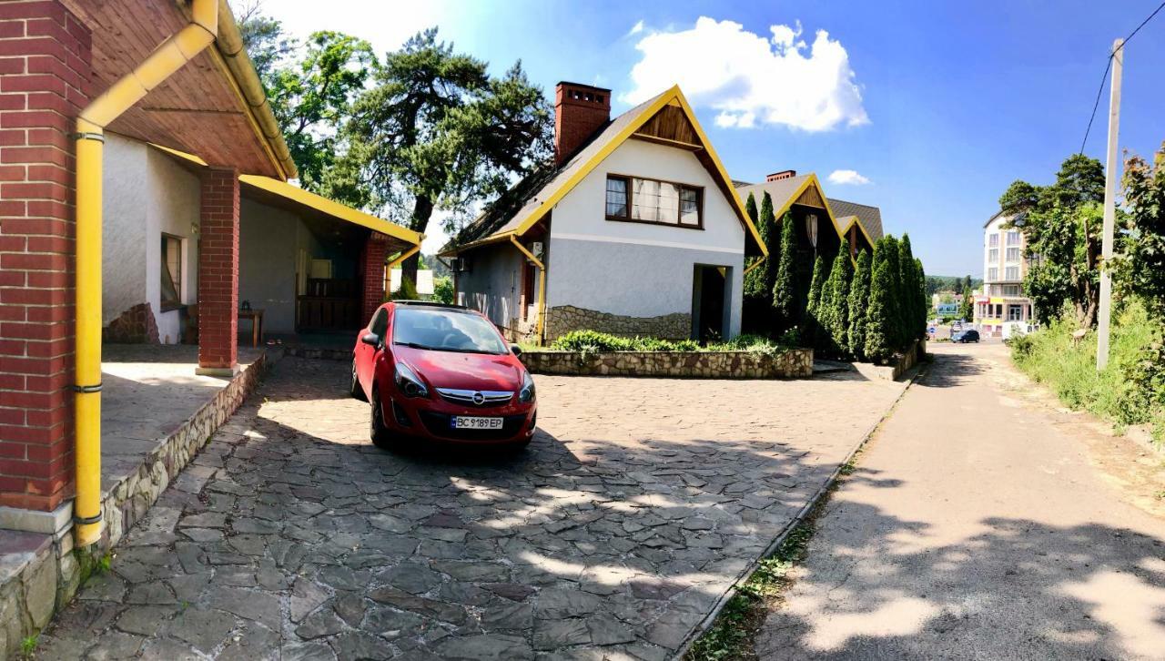 Tri Dorogi Hotel Lviv Kültér fotó